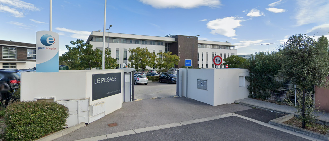 LA HALLE DE L EMPLOI